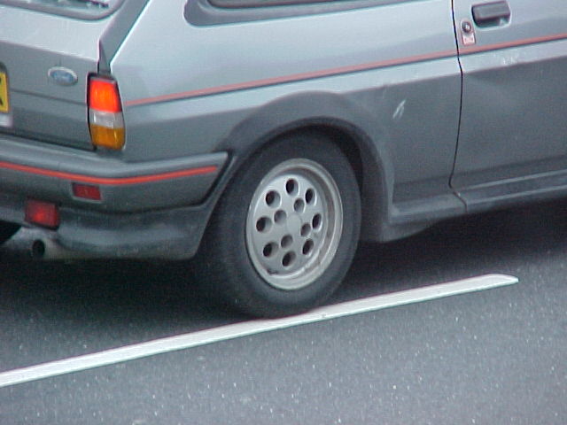 Pepperpot wheel on grey XR2i, rear